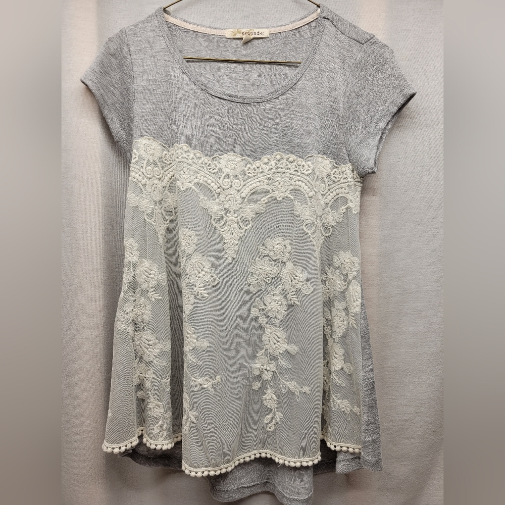 Junior's Rewind Size XS Grey Top with White Lace Overlay
